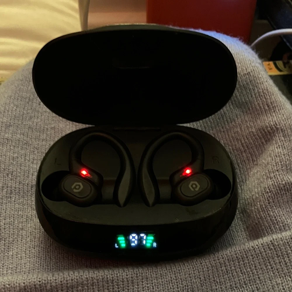 Beats by Dre Black Over-Ear Headphones - Picture 2 of 3